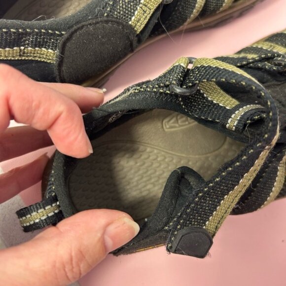 Kids Black and Tan Keen Sandals - Picture 9 of 10